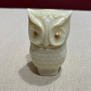 Avon Collectible Ivory Owl Decor Piece Cream Perfume 1970s 3.5 Inches Milk Glass